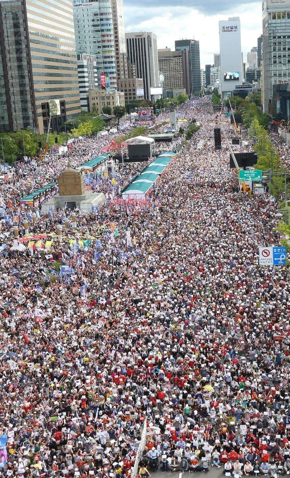 9일 오후 서울 광화문광장과 세종대로 일대에서 범보수단체 주최로 열린 