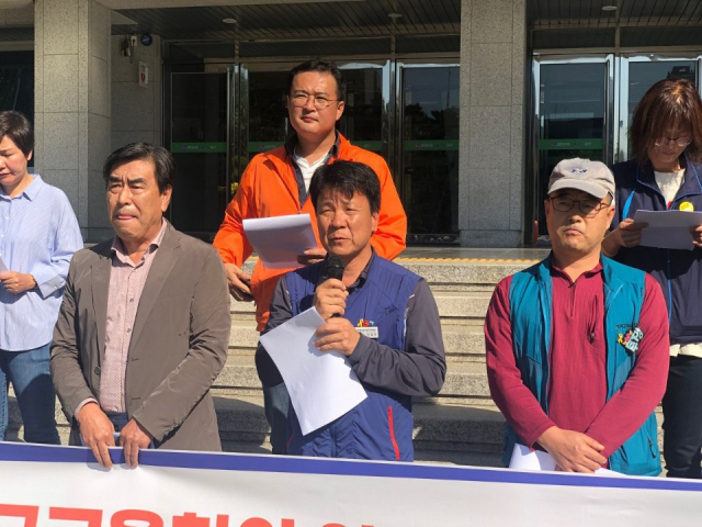 영남공고 공대위가 11일 대구교육청에 영남공고 이사 전원 취소를 요구했다. 영남공고 공대위 제공.
