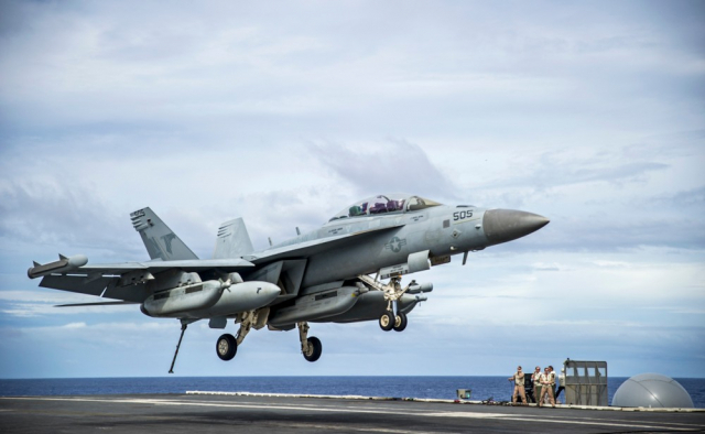 EA-18G 전자전 공격기