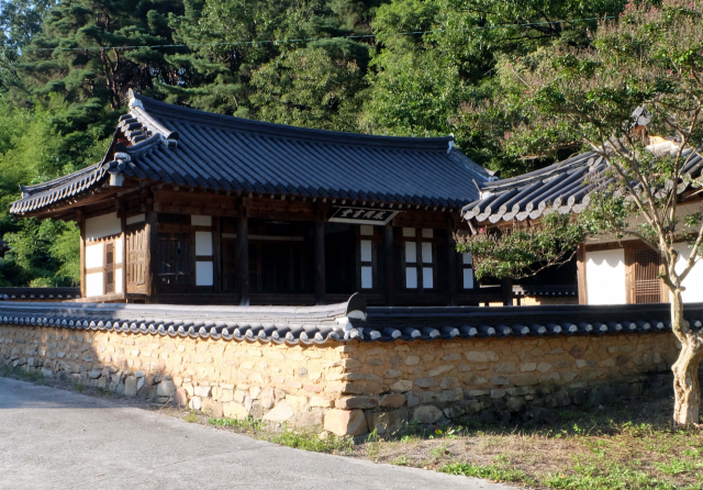 국내 유림과 국민들에게 궐기를 호소하는 송준필의 국내통고문은 봉강서당 내 마루짝에서 뜯어낸 청목에 새겨 뿌렸다. 봉강서당 모습. 박노익 선임기자 noik@imaeil.com