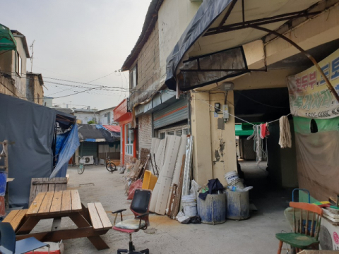 손님 발길이 끊긴 대구 남구 대명동 한 시장에는 식당 등 상가 대부분이 문을 닫았다. 매일신문 DB
