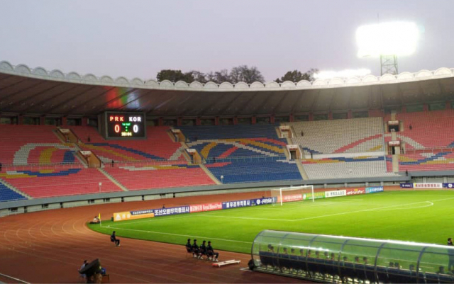 파울루 벤투 감독이 이끄는 한국 축구 대표팀이 15일 오후 5시 30분부터 평양 김일성경기장(5만명 수용)에서 북한과 2022년 카타르 월드컵 아시아지역 2차 예선 H조 3차전을 무관중 경기로 치르고 있다. [대한축구협회 제공. 재판매 및 DB 금지] 연합뉴스