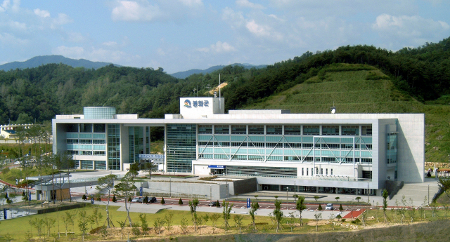 제정분석 평가에서 종합 우수 자치단체로 선정된 봉화군 청사 모습. 봉화군 제공