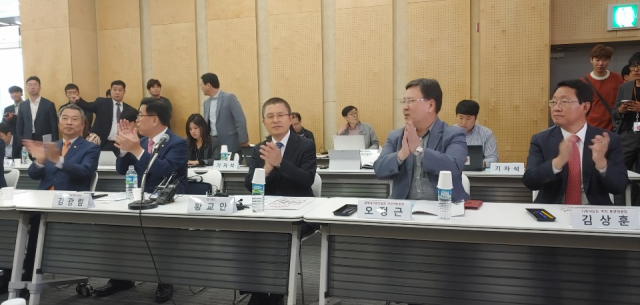 황교안 대표는 16일 오후 대구 로봇산업진흥원에서 대구경북 기업인을 초청해 