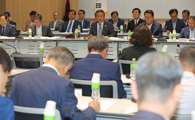 지난 9월 2일 충북 진천군 진천선수촌에서 열린 대한체육회 제27차 이사회에서 이기흥 대한체육회 회장이 발언하고 있다. 연합뉴스