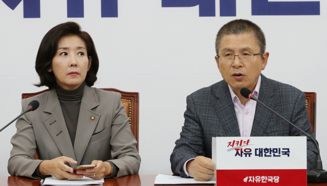 자유한국당 황교안 대표가 17일 오전 국회에서 열린 최고위원회의에서 발언하고 있다. 연합뉴스