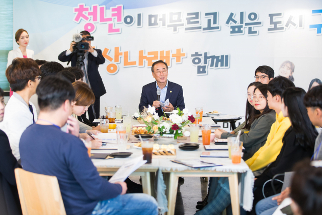 장세용 구미시장과 다양한 계층의 구미 청년들이 