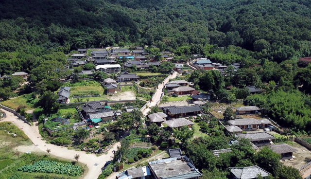 성주 한개마을은 영남 제1의길지로 불릴 만큼 널리 알려진 성산 이씨 집성촌으로 늘 사람의 발길이 끊이지 않는 곳이다. 박노익 선임기자 noik@imaeil.co