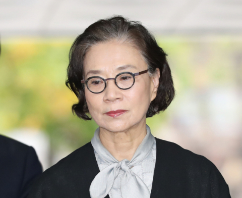 고 조양호 한진그룹 회장의 부인 이명희가 2심 결심 공판에 출석하고 있다. 연합뉴스