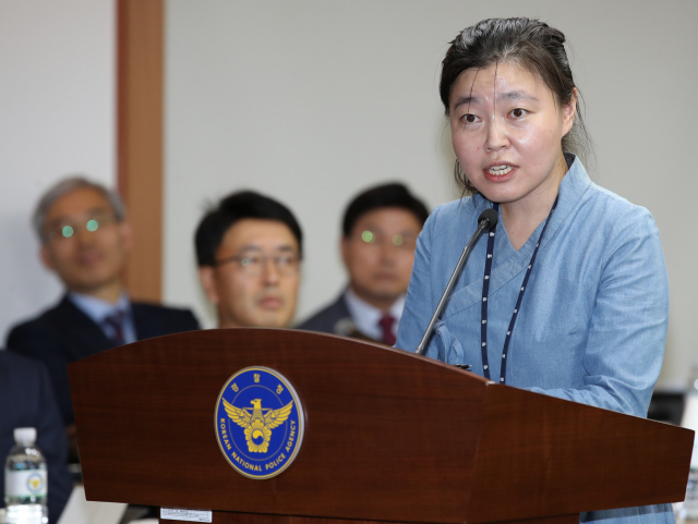 임은정 울산지검 부장검사가 4일 오후 서울 서대문구 경찰청에서 열린 국회 행정안전위원회의 경찰청 국정감사에 참고인으로 출석해 더불어민주당 이재정 의원의 질의에 답하고 있다. 연합뉴스