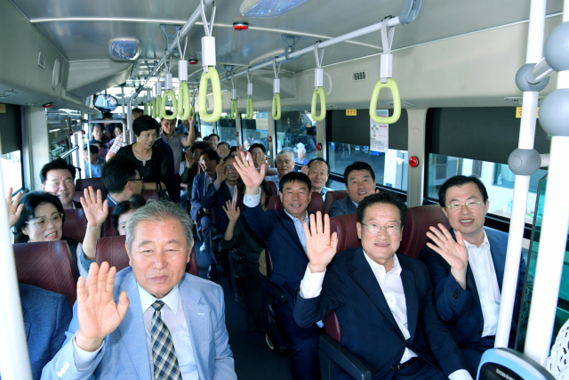 영천-경산-대구간 대중교통 광역무료환승 시행 이후 영천교통의 55번 및 555번 시내버스 탑승객 수가 큰 폭으로 증가하며