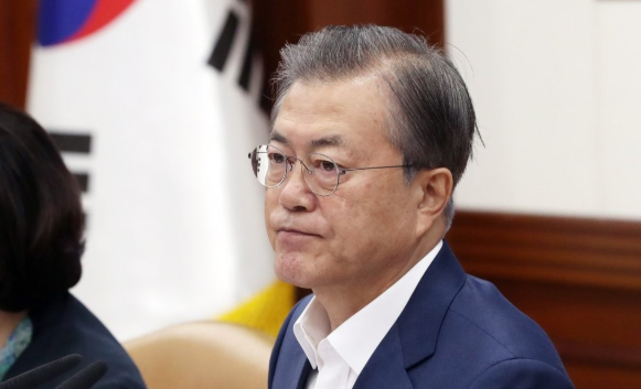 문재인 대통령 국정지지도가 40% 중반대를 회복했다는 한국갤럽 여론조사 결과가 나왔다. 사진은 문재인 대통령. 자료사진 연합뉴스