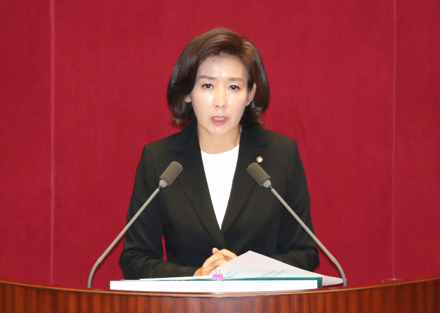 자유한국당 나경원 원내대표가 29일 오전 국회 본회의장에서 교섭단체 대표연설을 하고 있다. 연합뉴스