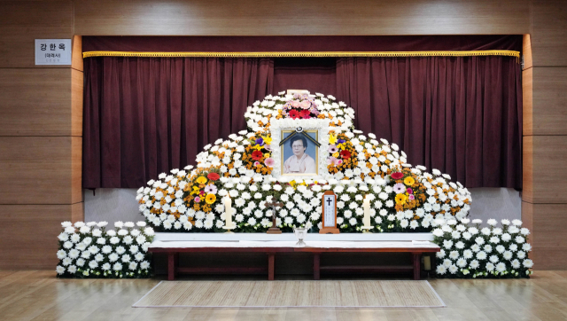 30일 오전 문재인 대통령의 모친 고(故) 강한옥 여사의 빈소가 마련된 부산 수영구 남천성당 모습. 연합뉴스