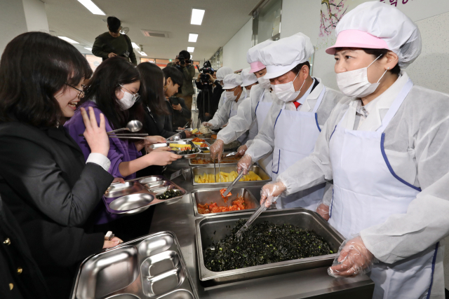 대구시는 2020년 3월부터 고등학교 3학년생에 대한 전면 무상급식을 실시한다. 이후 1~2학년까지 단계적으로 확대한다는 계획이다. 매일신문 DB