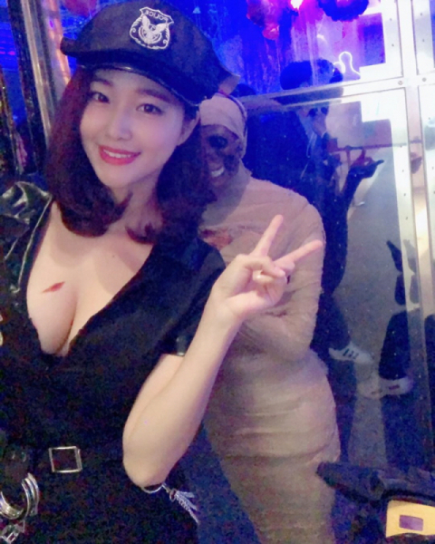 올해 할로윈을 맞아 연예인, 인플루언서 등 유명인들이 할로윈 분장을 해 눈길을 끌고 있다. 사진은 오또맘. 온라인 커뮤니티