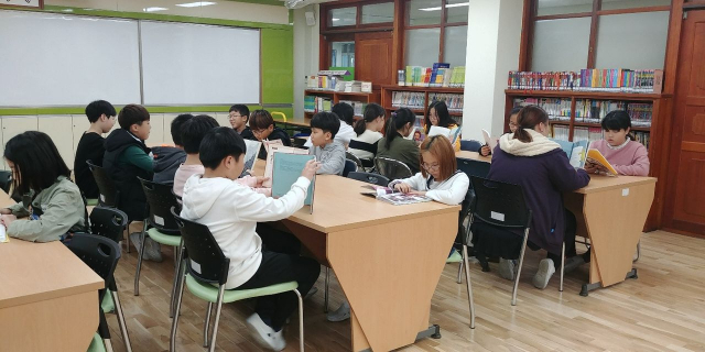 대구 산격초등학교 학생들의 독서 모습. 산격초교는 최근 열린 