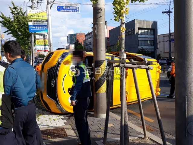 [현장사진] 대구 서구 학원차 옆으로 쓰러져 