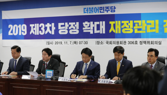 더불어민주당 이인영 원내대표가 7일 오전 국회 의원회관에서 열린 2019 제3차 당정 확대 재정관리 점검회의에서 발언하고 있다. 연합뉴스