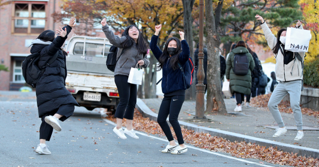 코로나19가 확산, 학사 일정은 물론 대입 일정도 뒤로 밀렸다. 개학도 