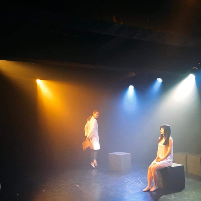 극단 소묘 