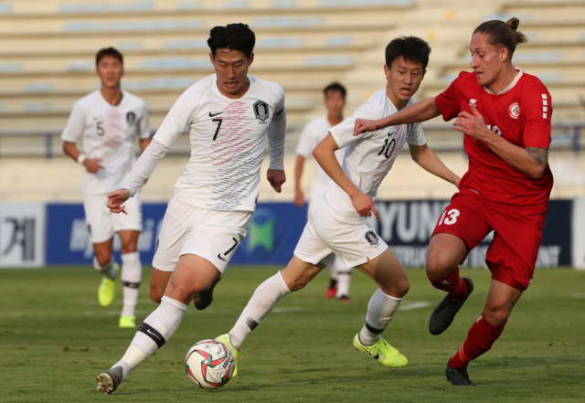 14일(한국시간) 레바논 베이루트의 스포츠시티 스타디움에서 열린 2022 카타르 월드컵 아시아지역 2차 예선 H조 4차전 한국 대 레바논 경기에서 손흥민이 돌파를 시도하고 있다. 연합뉴스