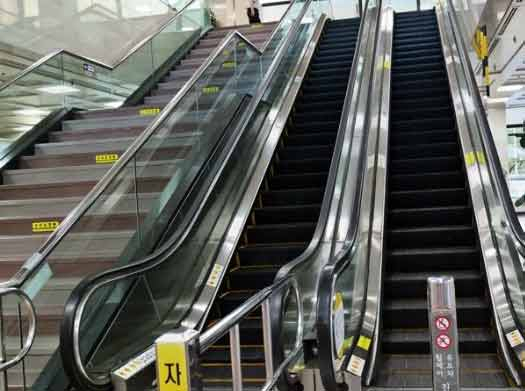 대구공항 에스컬레이터. 대구 동구청 제공