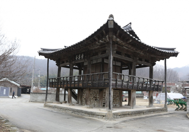 문화재청으로부터 국가지정문화재(보물)로 지정예고된 방초정(芳草亭) 모습. 김천시 제공