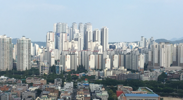 올 3분기 기준으로 대구의 입주 1년 미만 아파트 매매가가 분양가보다 1억1천만원가량 오른 것으로 나타났다. 대구 도심 전경. 매일신문DB.