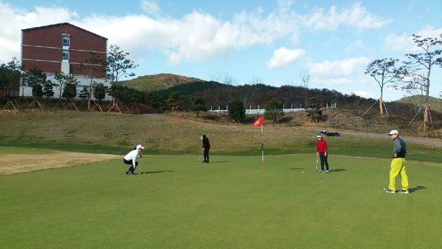 고령군 대가야읍에 9홀로 개장한 대가야CC 전경. 이채수 기자.