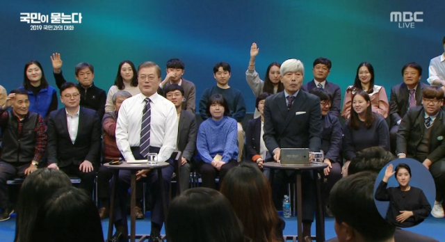 [화보] 재킷 벗은 문재인 대통령 