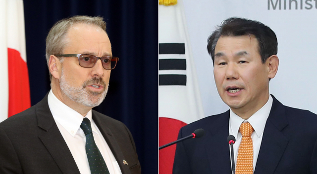 한국과 미국은 19일 내년도 주한미군의 방위비 분담금을 결정하는 제11차 한미 방위비 분담금 특별협정(SMA) 제3차 회의를 열었으나 양측의 입장이 강하게 부딪힌 끝에 다음 회의에 대한 논의도 없이 종료됐다. 사진은 이날 회의 종료 뒤 미국대사관에서 관련 브리핑을 하는 제임스 드하트 미국 측 수석대표 와 외교부에서 브리핑하는 정은보 한국 측 협상 수석대표(오른쪽 사진). 연합뉴스
