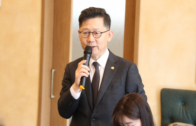 김현수 농림축산식품부 장관이 21일 오후 정부세종청사 인근에서 열린 기자간담회에서 발언하고 있다. 농식품부 제공