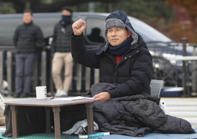 자유한국당 황교안 대표가 21일 청와대 앞 분수대 광장에서 