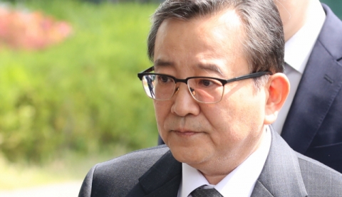 3억원대 뇌물과 성 접대를 받은 혐의로 재판에 넘겨진 김학의 전 법무부 차관이 22일 서울중앙지법에서 열린 1심에서 무죄를 선고받았다. 연합뉴스