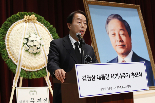 김영삼 전 대통령의 차남 김현철 교수가 22일 오전 서울 동작구 국립현충원 현충관에서 열린 