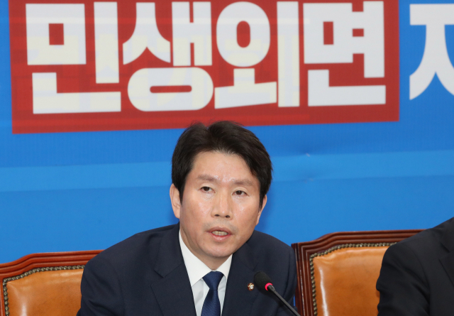 더불어민주당 이인영 원내대표가 1일 오전 서울 여의도 국회에서 기자간담회를 하고 있다. 연합뉴스