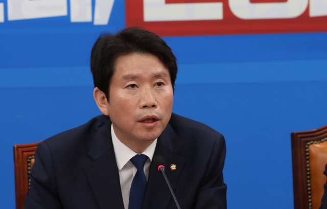 더불어민주당 이인영 원내대표가 1일 오전 서울 여의도 국회에서 기자간담회를 하고 있다. 연합뉴스