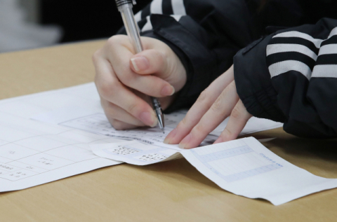2일 교육부가 전날 수능 성적확인 사이트에서 일부 수험생이 사전에 성적을 확인한 사실을 인정했다. 매일신문 DB