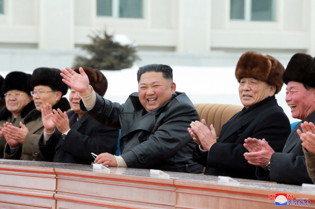 김정은 북한 국무위원장이 지난 2일 열린 백두산 삼지연군 읍지구 준공식에 참석했다고 조선중앙통신이 3일 보도했다. [국내에서만 사용가능. 재배포 금지. For Use Only in the Republic of Korea. No Redistribution] 연합뉴스