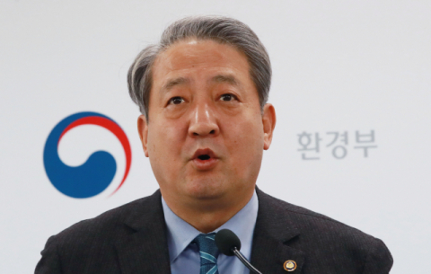 박천규 환경부 차관이 3일 정부세종청사 환경부 기자실에서 불법폐기물 발생 근절·신속 처리를 위한 제도 개선 브리핑을 하고 있다. 연합뉴스