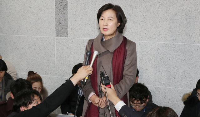 차기 법무부 장관으로 내정된 더불어민주당 추미애 의원이 5일 서울 여의도 국회 의원회관에서 소감을 말하고 있다. 연합뉴스