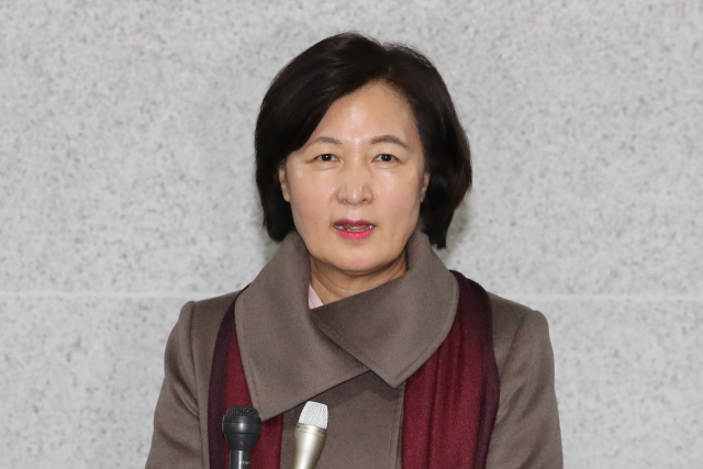 차기 법무부 장관으로 내정된 추미애 더불어민주당 의원이 5일 오후 서울 여의도 국회 의원회관 의원실 앞에서 소감을 말하고 있다. 연합뉴스