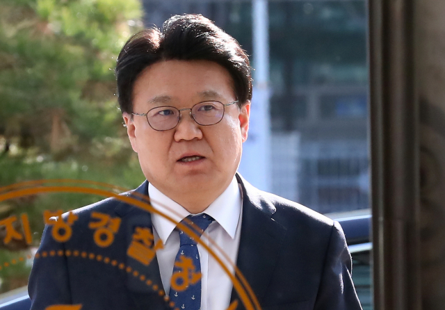 황운하 대전지방경찰청장이 5일 오후 대전시 서구 둔산동 대전지방경찰청으로 들어가고 있다. 연합뉴스