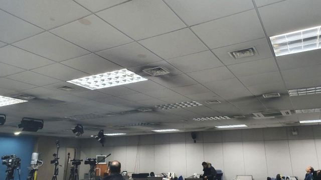 5일 오후 3시께 서울여의도 국회 본청 1층 취재기자실 천장이 검게 그을려 있다. 연합뉴스.