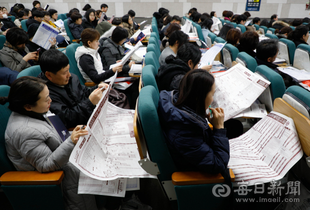 대입 정시모집 전략을 꼼꼼히 세워야 할 시점이다. 지난 6일 매일신문이 대구 지성학원과 손잡고 학원 대강당에서 