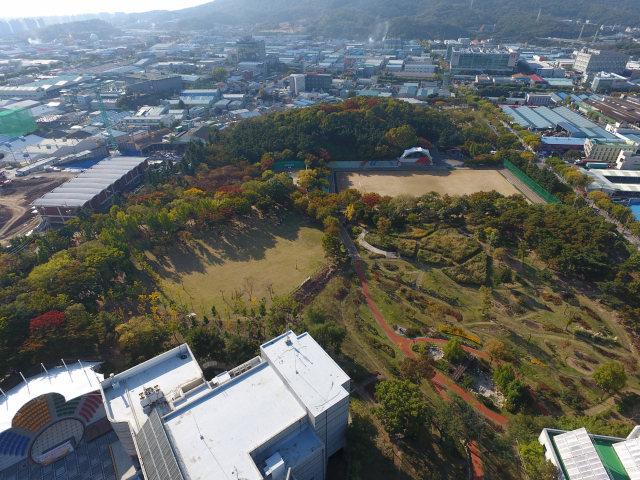 이현공원 전경. 대구 서구청 제공.