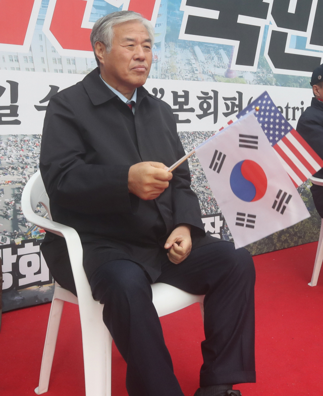 지난달 30일 오후 서울 광화문 동화면세점 앞에서 