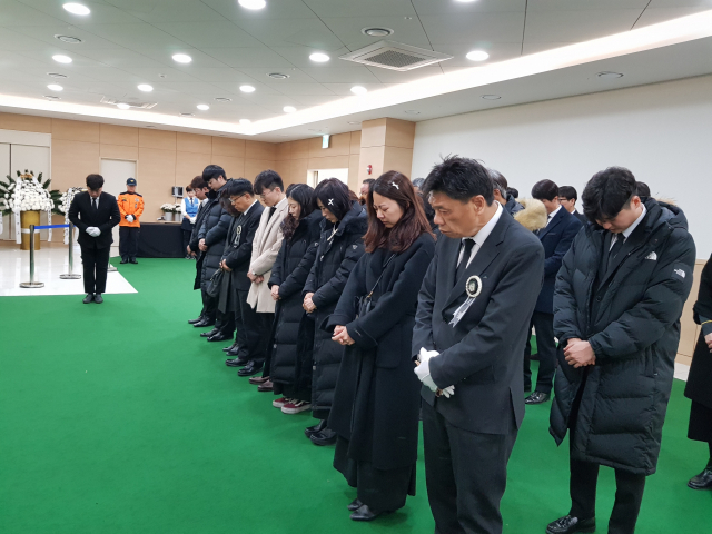 10일 오전 7시 40분쯤 독도 헬기 추락사고로 숨진 소방대원들의 운구 행렬이 노제 장소인 중앙 119 구조본부에 도착했다. 노제 후인 오전 10시 계명대 성서캠퍼스 실내체육관에서는 이들에 대한 영결식이 진행된다. 이통원 기자 tong@imaeil.com