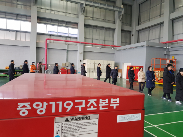 10일 오전 7시 40분쯤 독도 헬기 추락사고로 숨진 소방대원들의 운구 행렬이 노제 장소인 중앙 119 구조본부에 도착했다. 노제 후인 오전 10시 계명대 성서캠퍼스 실내체육관에서는 이들에 대한 영결식이 진행된다. 이통원 기자 tong@imaeil.com